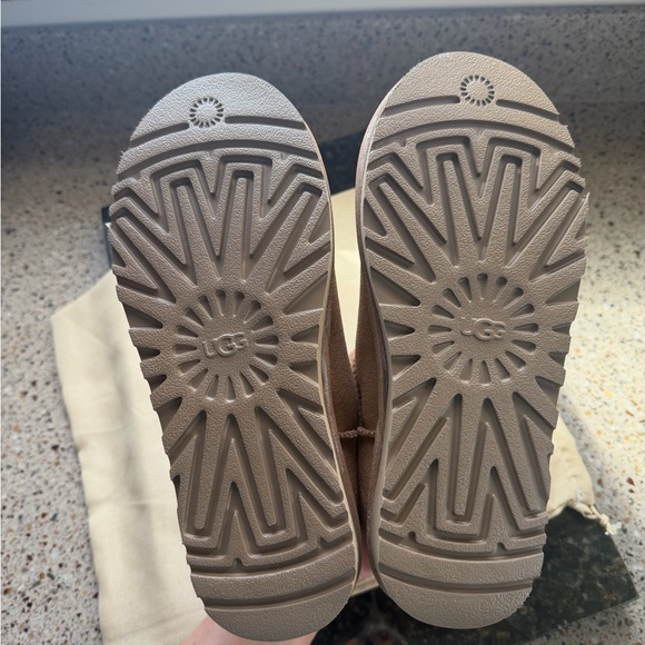 UGG Ultra Mini Chestnut Ankle Boots - Picture 4 of 5